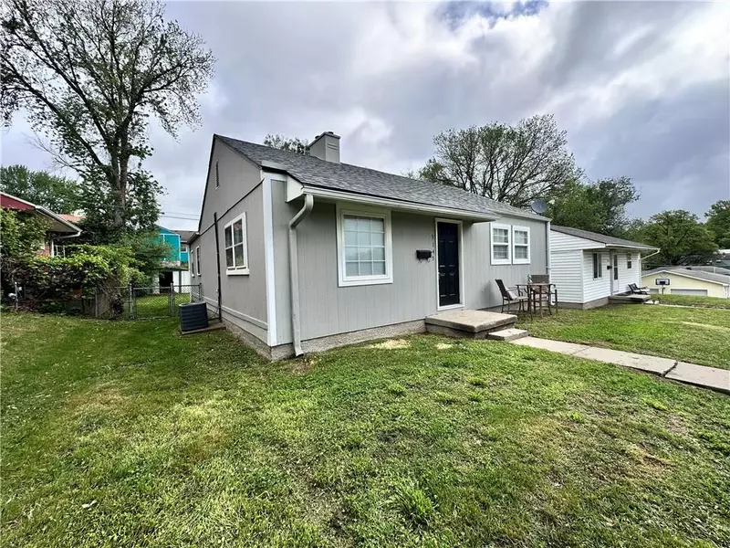 3145 Hawthorne DR, St Joseph, MO 64501