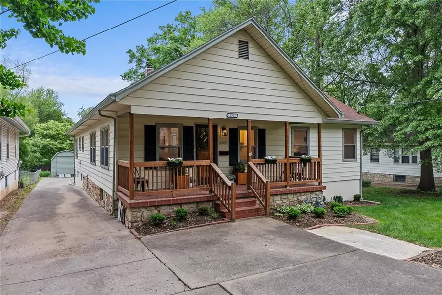 2521 W 47th TER, Westwood, KS 66205