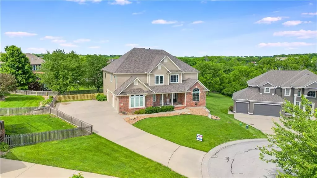 2704 SW GRAY LN, Lee's Summit, MO 64081