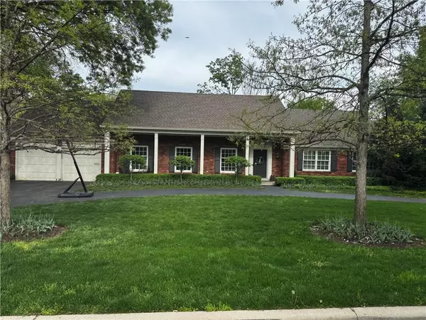 9905 Cherokee LN, Leawood, KS 66206