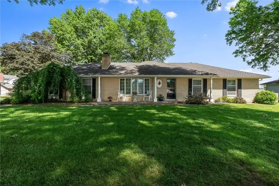 206 E Dauxville DR, Richmond, MO 64085