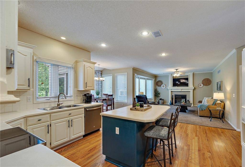 Shawnee, KS 66226,22420 W 44th TER