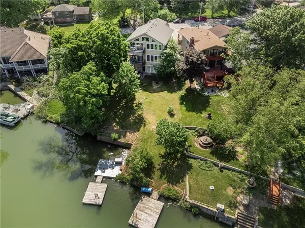 14 Emerald Shore DR, Lake Tapawingo, MO 64015
