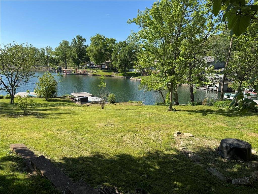 14 Emerald Shore DR, Lake Tapawingo, MO 64015