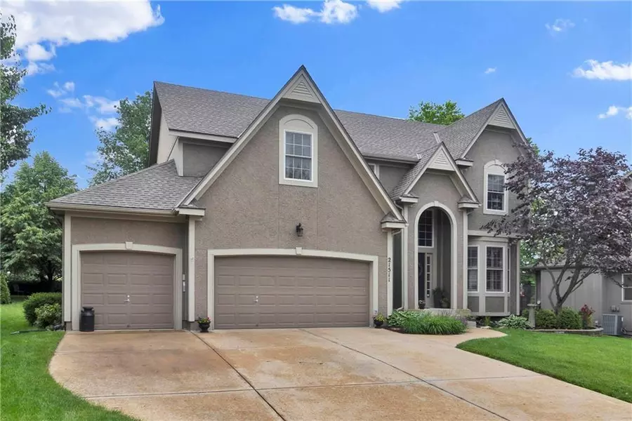 21511 W. 100th TER, Lenexa, KS 66220