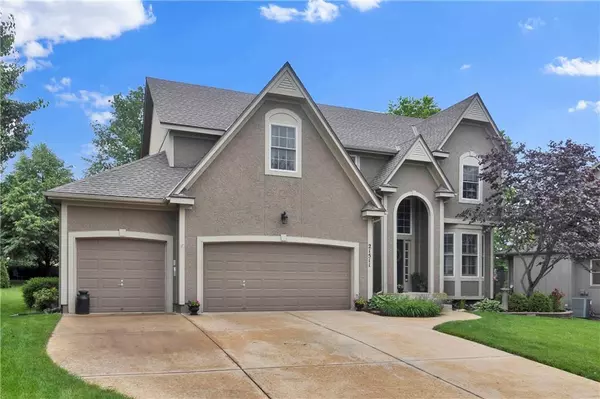 21511 W. 100th TER, Lenexa, KS 66220