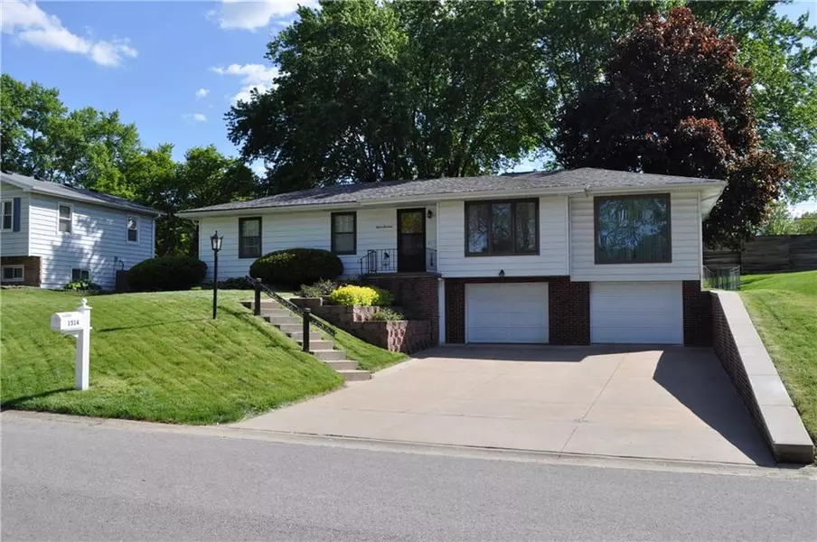 1514 Frankie LN, St Joseph, MO 64503