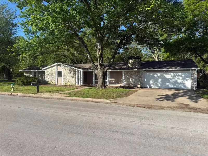 2409 Edgevale DR, Coffeyville, KS 67337