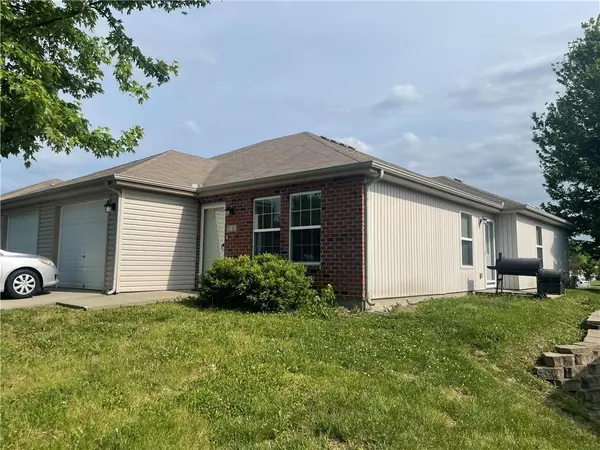 126 SW Rock Garden LN, Blue Springs, MO 64064