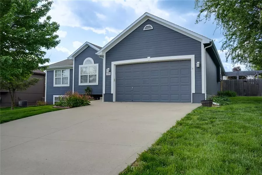 1200 NW BOXELDER CT, Grain Valley, MO 64029