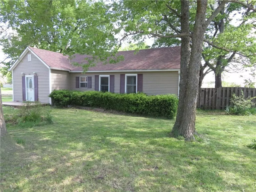 Winchester, KS 66097,403 Osage ST