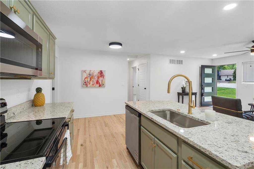Prairie Village, KS 66206,2101 Somerset DR