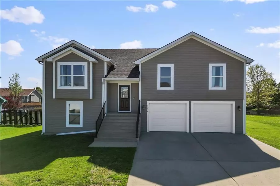 1004 Timberline DR, Cameron, MO 64429