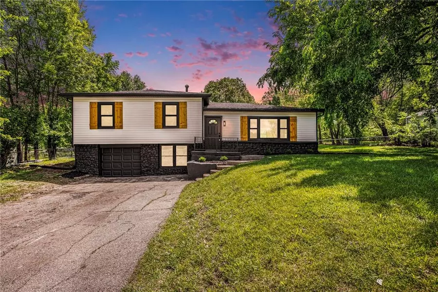 16105 Oakland AVE, Belton, MO 64012