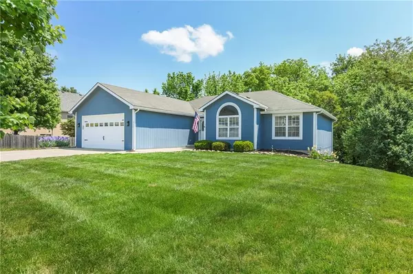 Lansing, KS 66043,571 Hithergreen DR