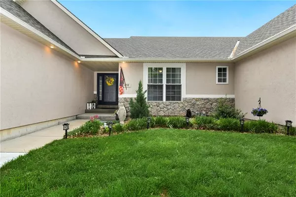 1952 Kensington DR,  Leavenworth,  KS 66048