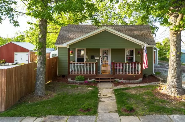 111 W Olive ST, El Dorado Springs, MO 64744