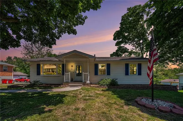 21 Country Club TER, Lexington, MO 64067