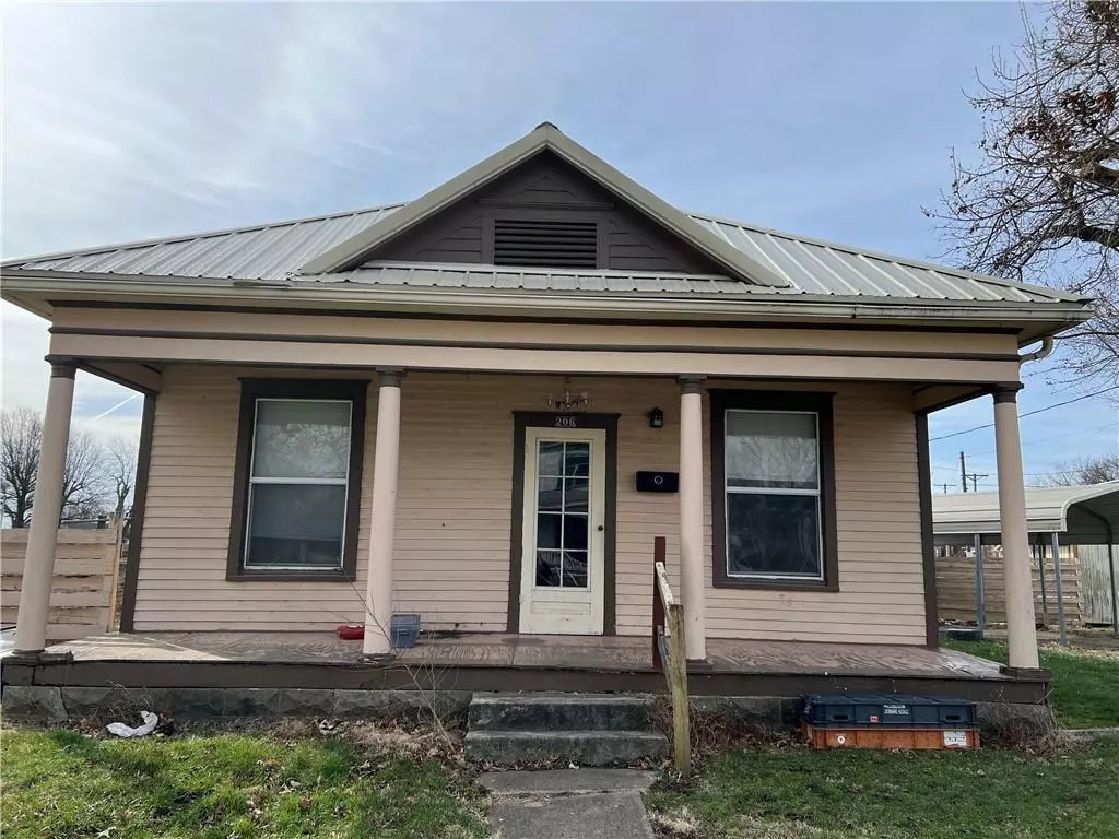 Norborne, MO 64668,206 W 4th ST