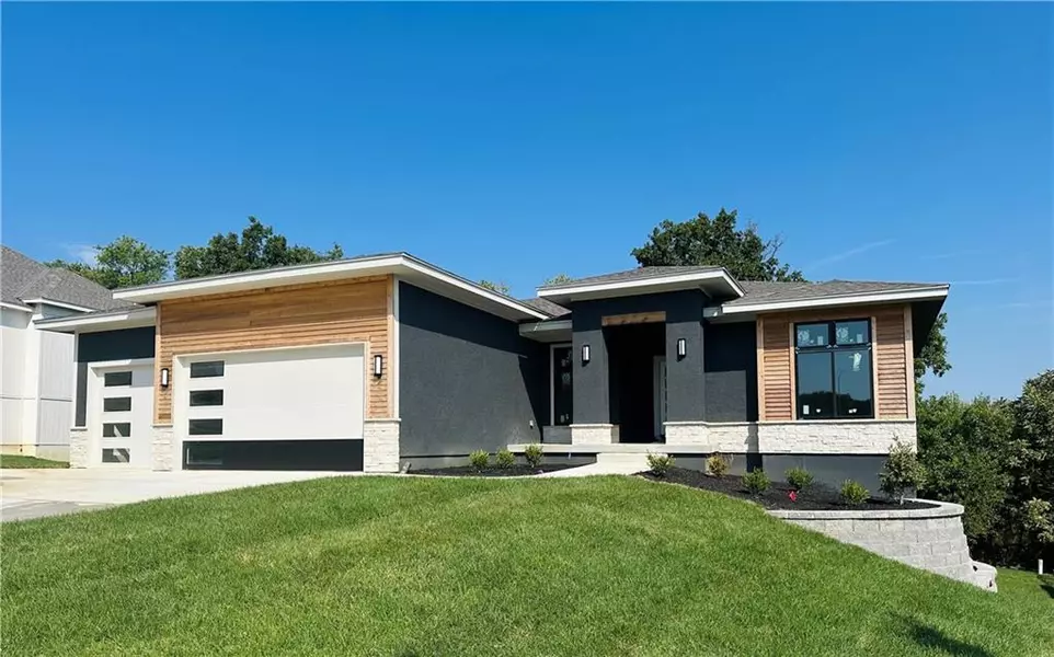 202 E Maple ST, Lone Jack, MO 64070