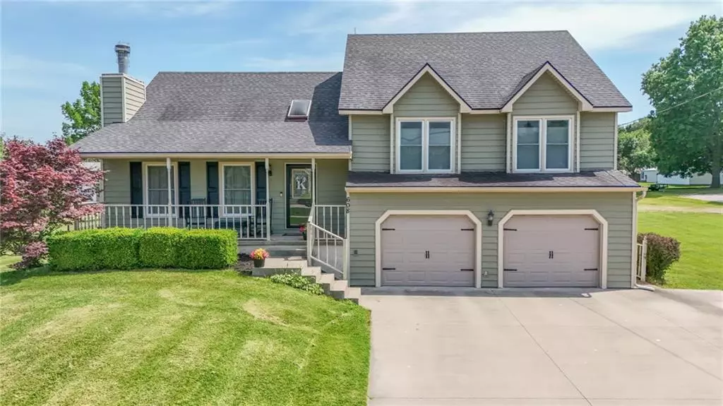 608 E 6th ST, Wellsville, KS 66092