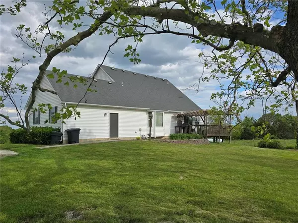 Clinton, MO 64735,301 SE 611 RD