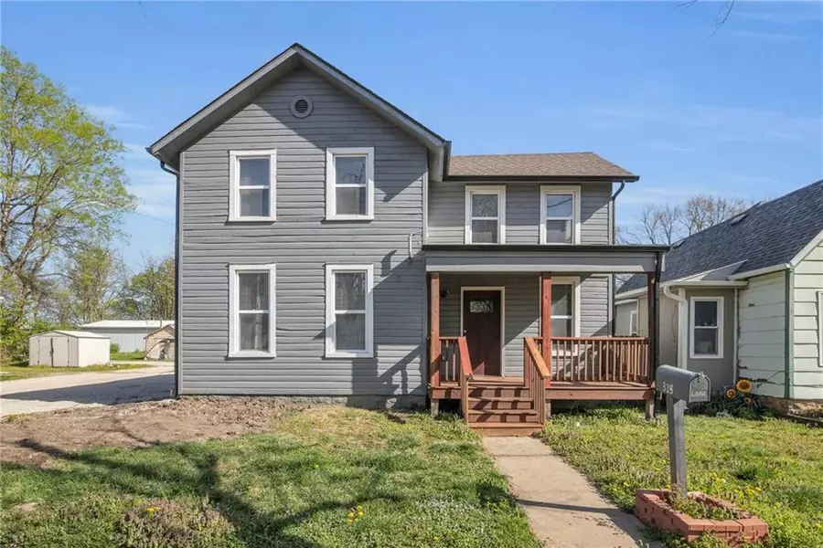 313 E 2nd ST, Ottawa, KS 66067