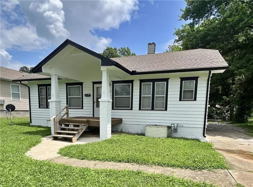 2011 S Broadway ST, Pittsburg, KS 66762