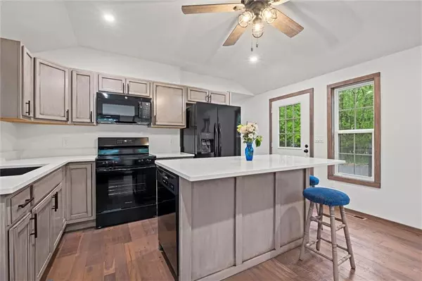 Linn Valley, KS 66040,13 S Lakeside CIR