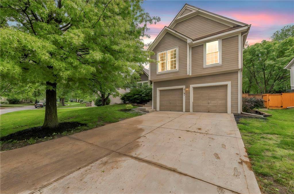 5167 Roundtree ST, Shawnee, KS 66226