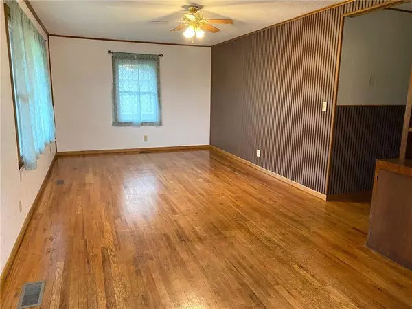 Butler, MO 64730,609 E Rose LN