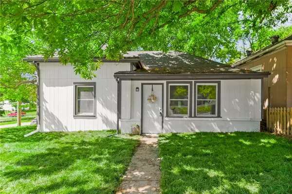 222 W College ST, Independence, MO 64050