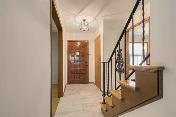 Overland Park, KS 66212,8903 Mastin ST