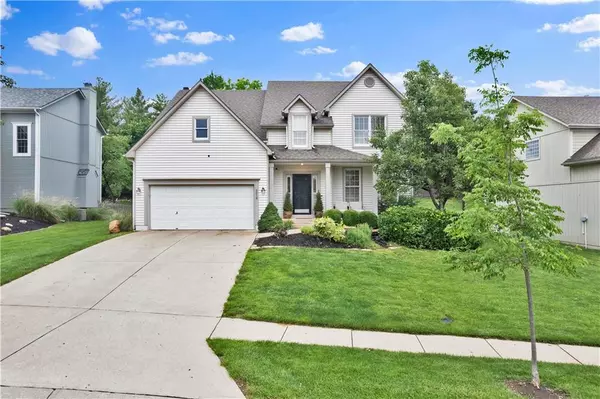 5318 W 159th TER, Overland Park, KS 66085