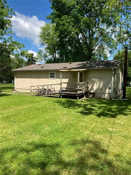 206 W 5th ST, Pleasanton, KS 66075