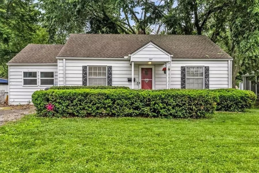 1317 W 29th TER, Independence, MO 64052