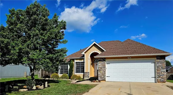 1309 Thomas DR, Louisburg, KS 66053