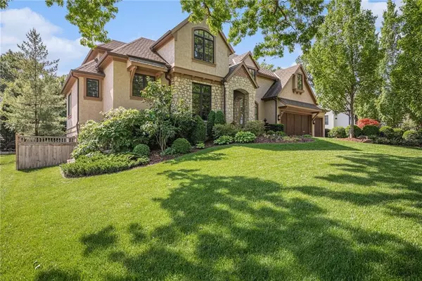 Fairway, KS 66205,5815 Howe DR