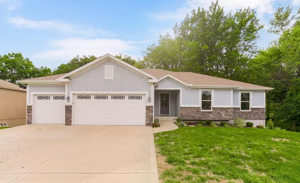 304 Summerfield DR, Louisburg, KS 66053