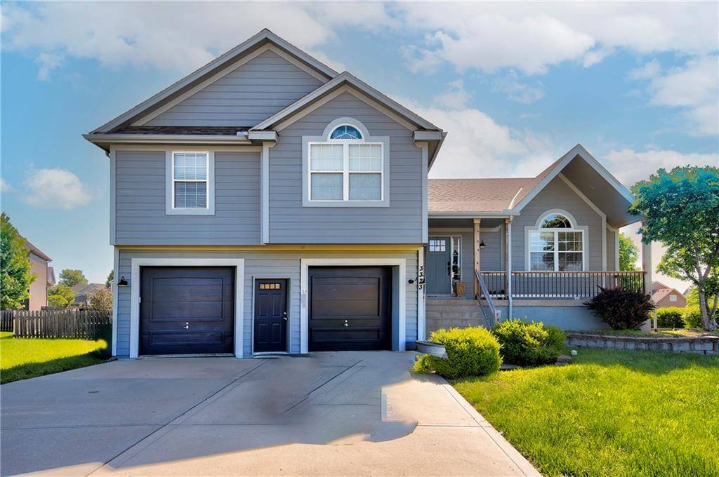 3323 SW Regatta CT, Lee's Summit, MO 64082