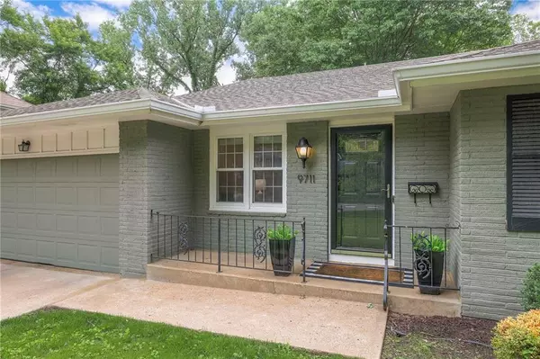 Overland Park, KS 66207,9711 ROE AVE