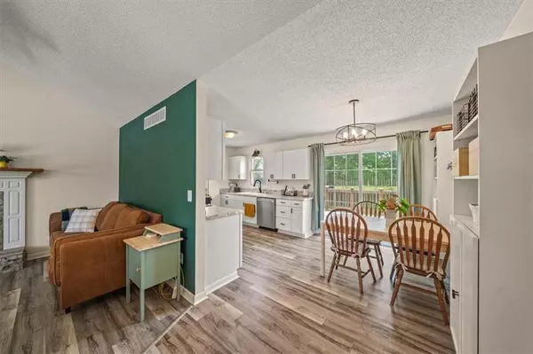 De Soto, KS 66018,8764 Golden LN