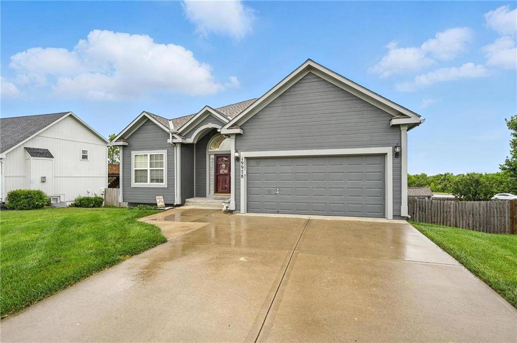 19978 Palisade ST, Spring Hill, KS 66083