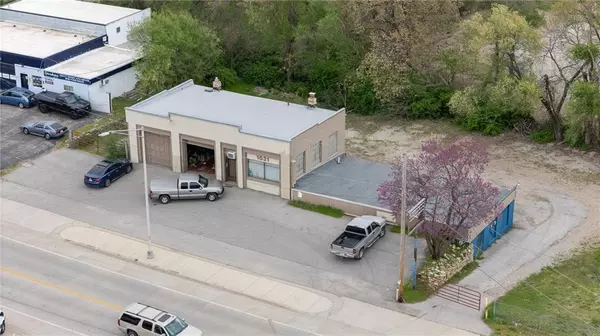 1031 Merriam LN, Kansas City, KS 66103