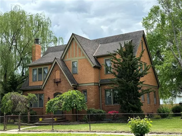 St Joseph, MO 64501,2702 Faraon ST