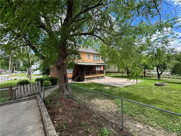 St Joseph, MO 64501,2702 Faraon ST