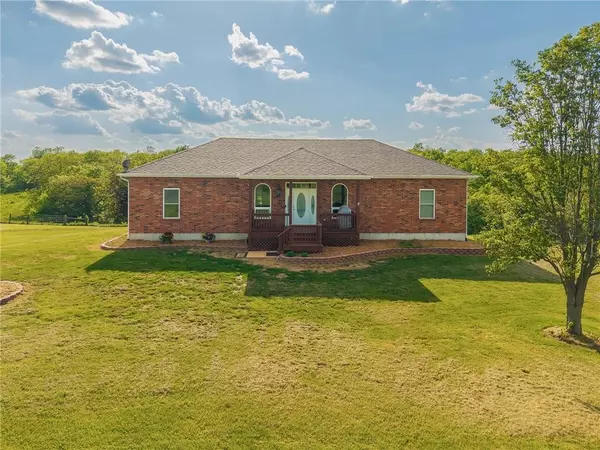 23780 Moberly RD, Polo, MO 64671