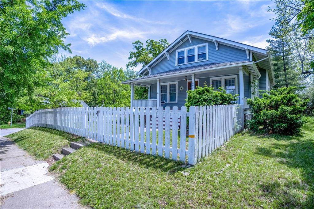 907 W 6th ST, Lawrence, KS 66044
