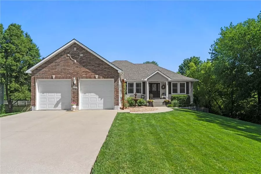 650 SW Ryan RD, Grain Valley, MO 64029