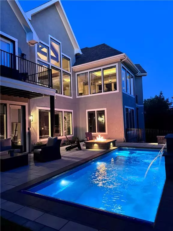 27517 W 100th TER, Olathe, KS 66061